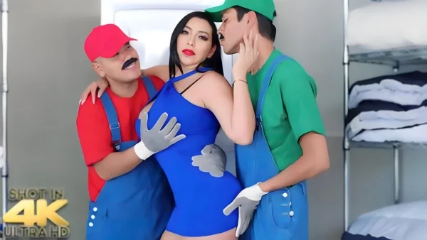 Hard Workers Fucked A Lonely MILF In Two Dicks